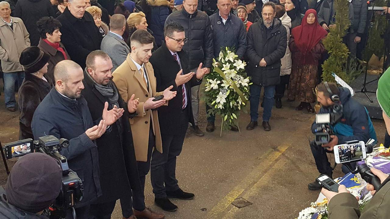 Delegacija KO DF Sarajevo odala počast žrtvama masakra na Markalama